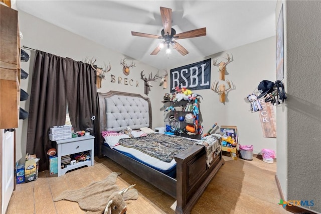 bedroom with ceiling fan