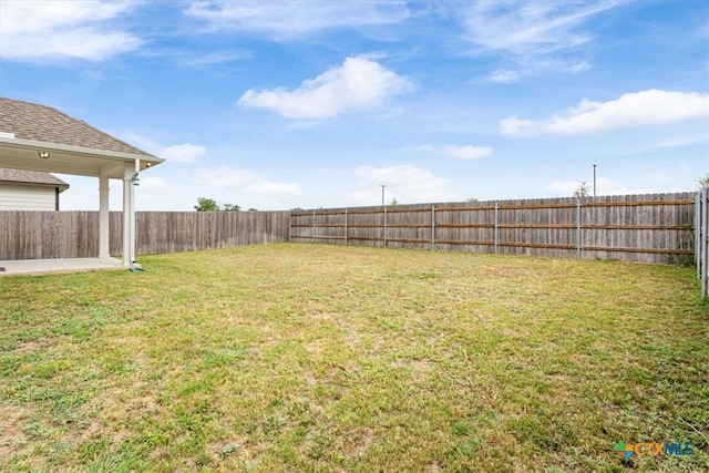 view of yard featuring a patio area