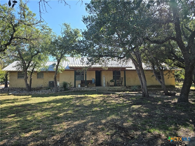 ranch-style home with a front lawn