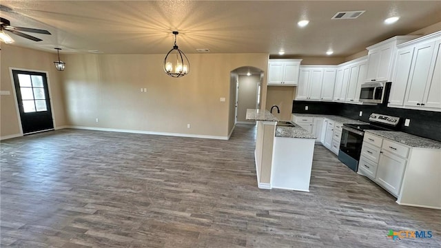 kitchen featuring a sink, a ceiling fan, appliances with stainless steel finishes, visible vents, and arched walkways