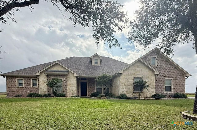 view of front of house with a front lawn