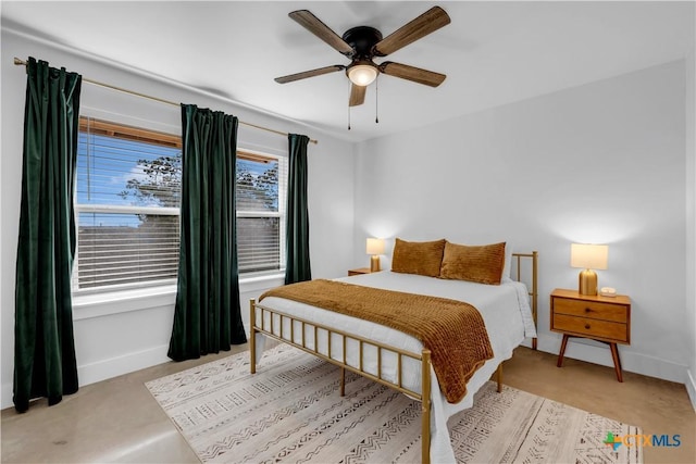 bedroom with ceiling fan