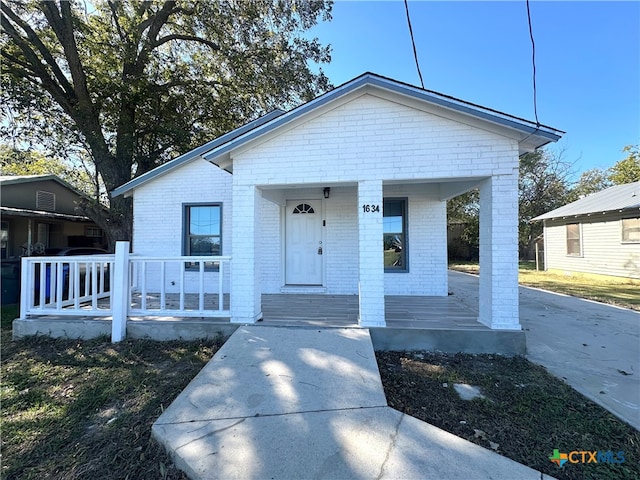 bungalow-style house featuring covered porch