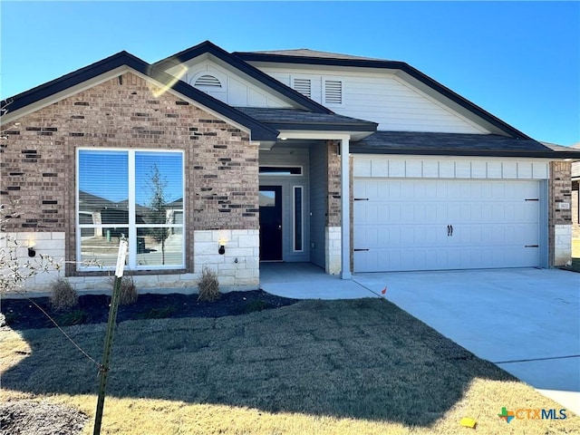 view of front facade with a garage