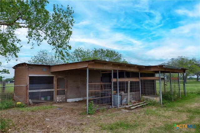 1001 US Highway 77 N, Hallettsville, TX 77964 - view of outbuilding featuring an outdoor structure and an exterior structure
