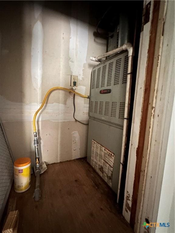 207 Schrimsher St, Yoakum, TX 77995 - utilities with heating unit