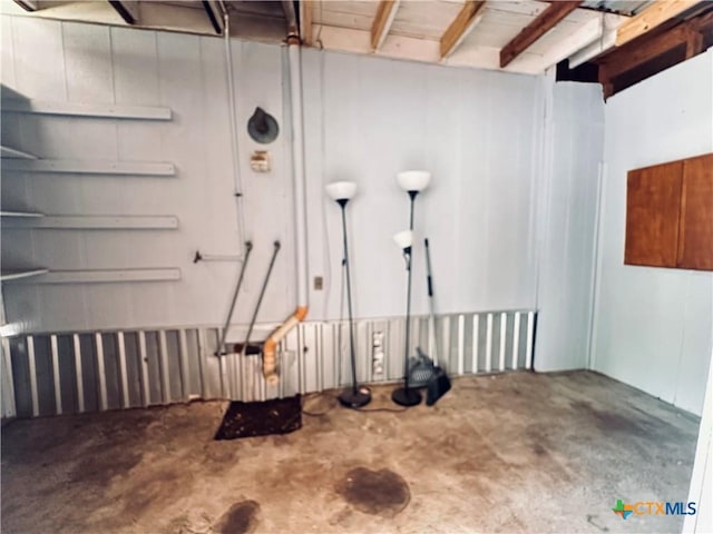 207 Schrimsher St, Yoakum, TX 77995 - view of garage