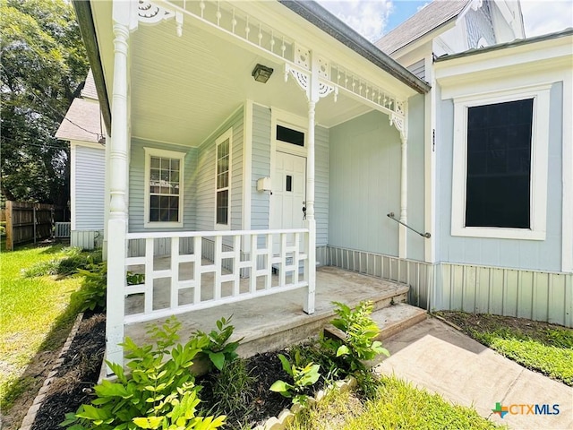 207 Schrimsher St, Yoakum, TX 77995 - entrance to property with covered porch