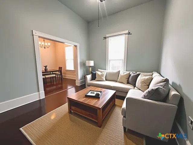 207 Schrimsher St, Yoakum, TX 77995 - living area featuring a chandelier and baseboards