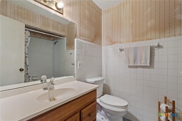 2080 Allison Rd, Martindale, TX 78655 - bathroom featuring tile walls, wallpapered walls, vanity, wainscoting, and curtained shower