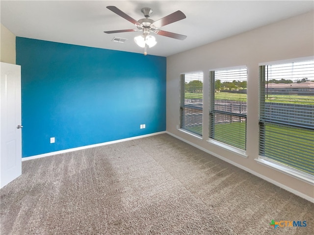 unfurnished room with carpet and ceiling fan