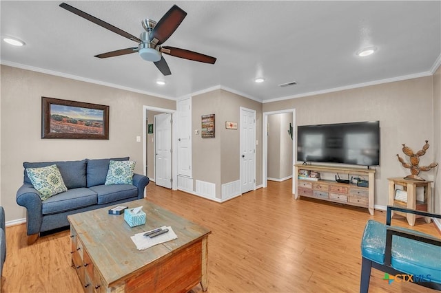 living room with light wood-type flooring, ornamental molding, recessed lighting, and ceiling fan