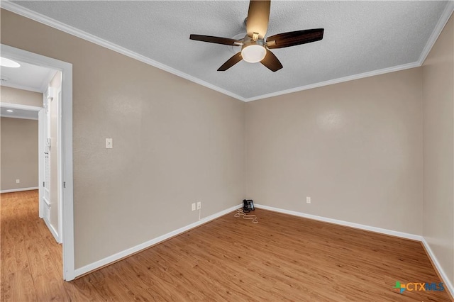 unfurnished room featuring light wood finished floors, baseboards, and ceiling fan