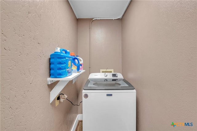 1009 E Robertson Ave, Copperas Cove, TX 76522 - laundry area with washer / clothes dryer and a textured wall