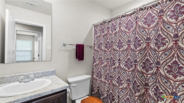 9741 Sandy Ridge Way, San Antonio, TX 78239 - full bath with a textured wall, vanity, and a shower with curtain