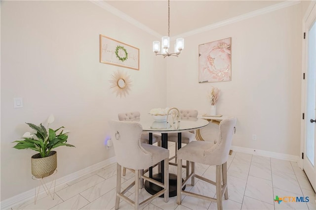 dining room with crown molding and a notable chandelier