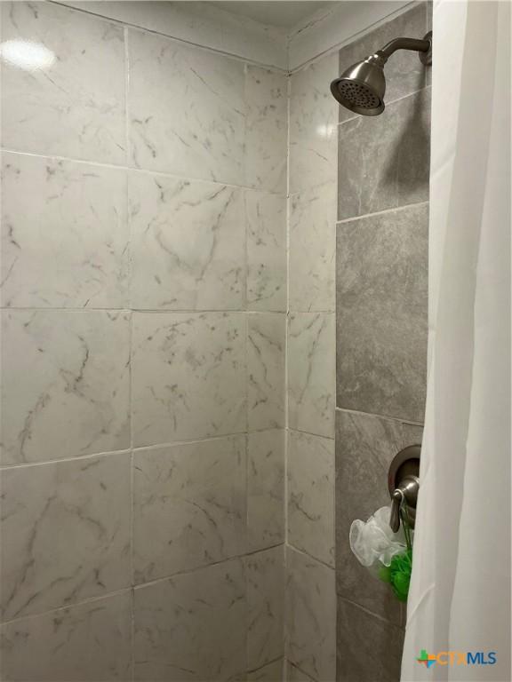 1403 Little St, Copperas Cove, TX 76522 - bathroom featuring a tile shower