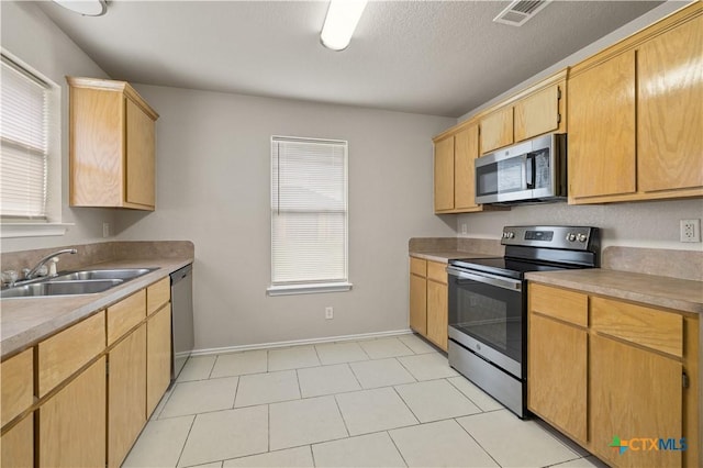 3206 Ida Dr, Killeen, TX 76549 - kitchen featuring appliances with stainless steel finishes, light countertops, and light tile patterned flooring