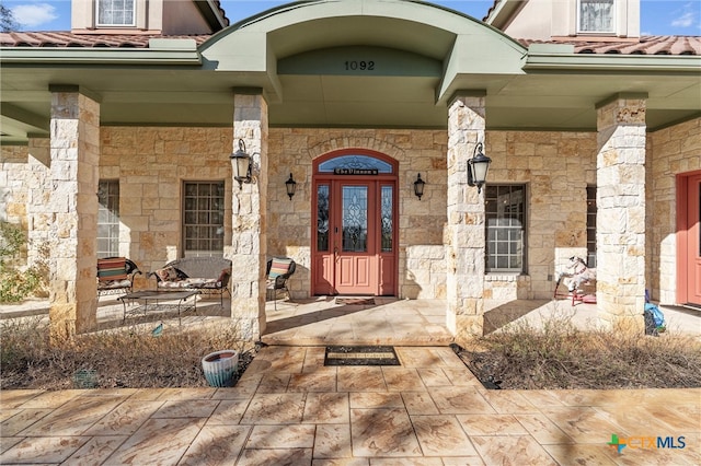 entrance to property featuring covered porch