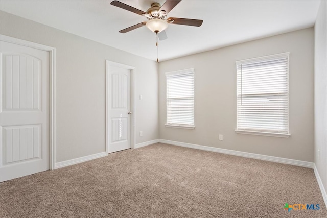 unfurnished room with carpet flooring and ceiling fan