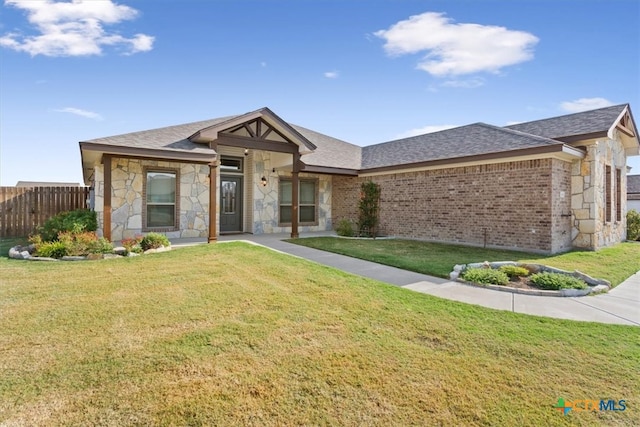 view of front facade featuring a front lawn