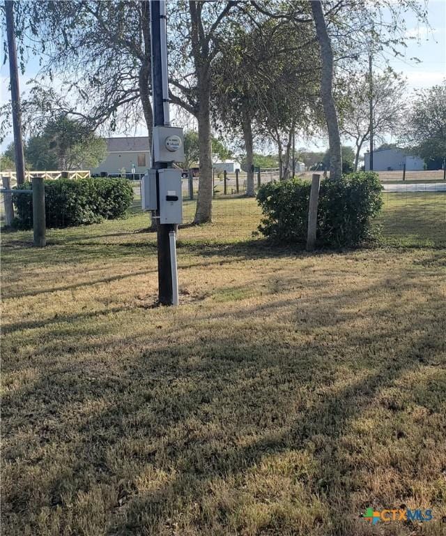 404 S 13th St, Seadrift, TX 77983 - view of yard
