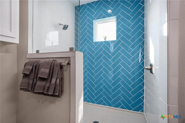 121 Bufflehead Ln, Rockport, TX 78382 - bathroom with a walk in shower