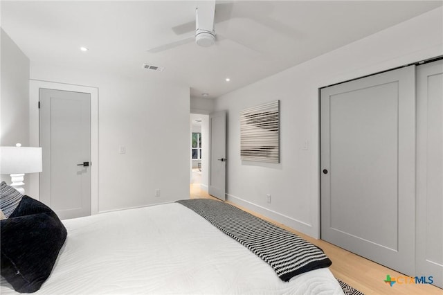 bedroom with light wood-style floors, recessed lighting, baseboards, and a ceiling fan