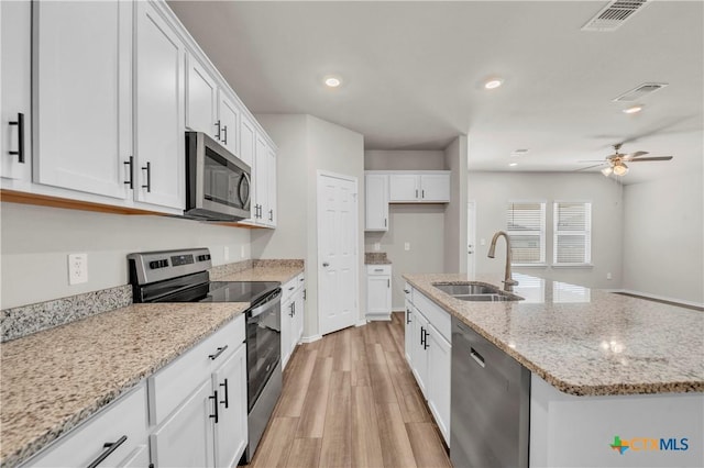 2358 Aylesbury Dr, Copperas Cove, TX 76522 - kitchen featuring stainless steel appliances, light wood-style flooring, white cabinets, ceiling fan, and recessed lighting
