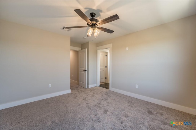 carpeted empty room featuring ceiling fan