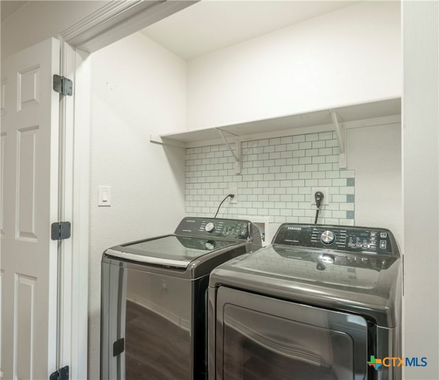 laundry area featuring washer and clothes dryer