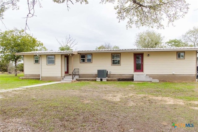 ranch-style house featuring cooling unit and a front yard