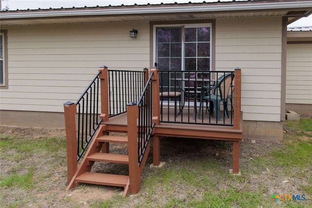 property entrance featuring a deck