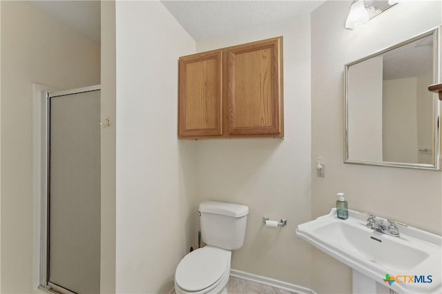 1233 Oakcrest Dr, Pleasanton, TX 78064 - full bath with toilet and a stall shower