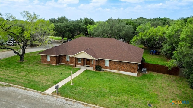 1233 Oakcrest Dr, Pleasanton, TX 78064 - ranch-style home featuring brick siding and a porch