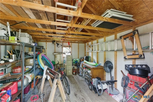 1233 Oakcrest Dr, Pleasanton, TX 78064 - storage with a garage