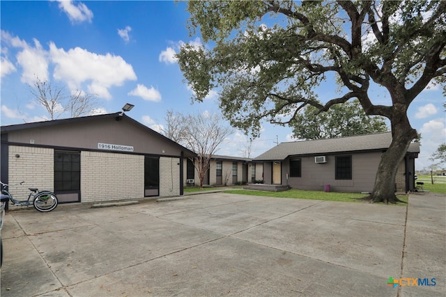 single story home with a wall mounted AC