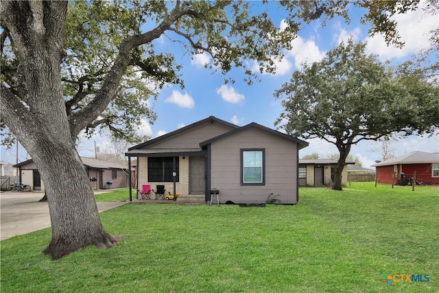 view of front of house with a front yard