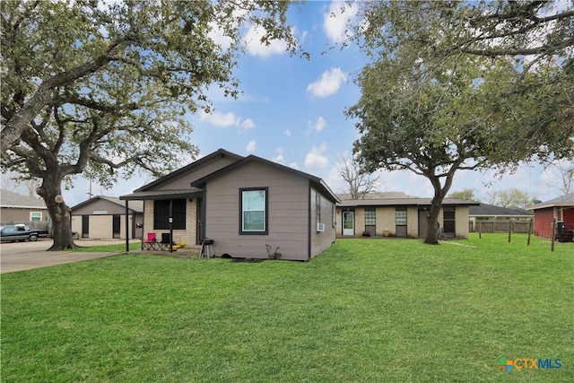 view of front of property with a front yard