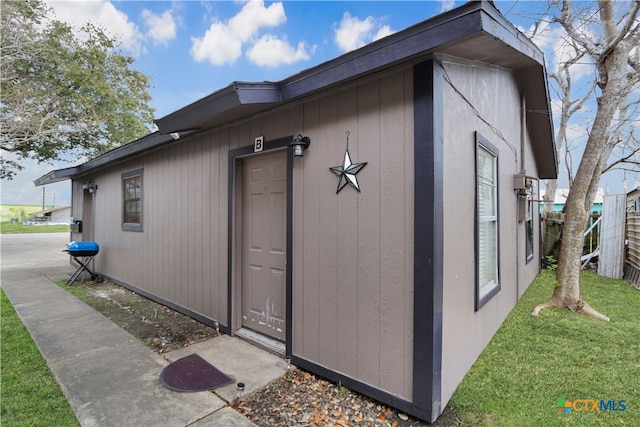 view of outbuilding with a yard