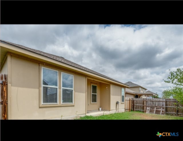 1413 Doncaster Dr, Seguin, TX 78155 - rear view of house with fence