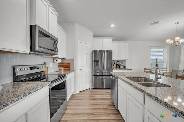 2026 Bee Creek Loop, Copperas Cove, TX 76522 - kitchen featuring stainless steel appliances, a sink, light wood finished floors, white cabinets, and recessed lighting
