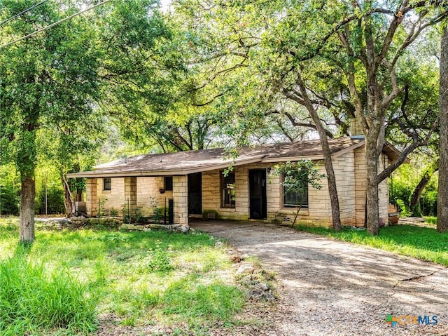 1000 Advance St, San Marcos, TX 78666 - ranch-style house featuring stone siding and aphalt driveway