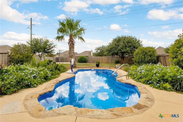 2194 Pioneer Pass, Seguin, TX 78155 - view of swimming pool featuring a fenced backyard