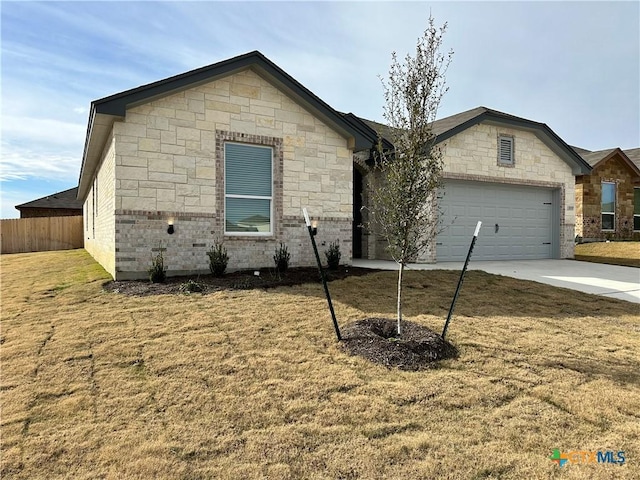 ranch-style house featuring a front lawn and a garage