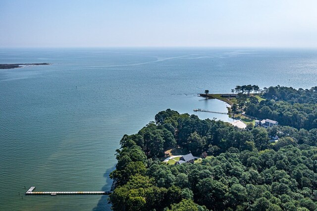 1367 Kent Point Rd, Kilmarnock, VA 22482