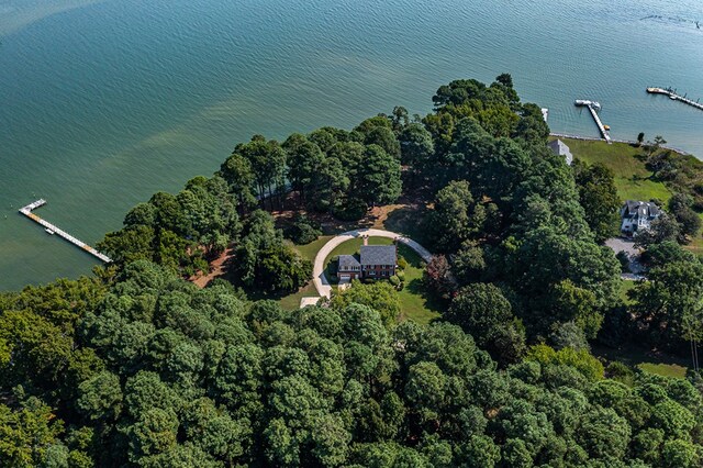 1367 Kent Point Rd, Kilmarnock, VA 22482