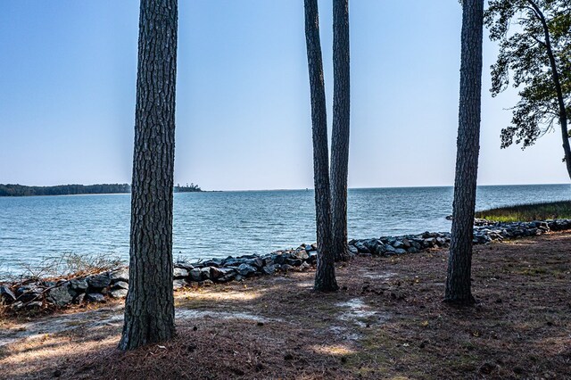 1367 Kent Point Rd, Kilmarnock, VA 22482