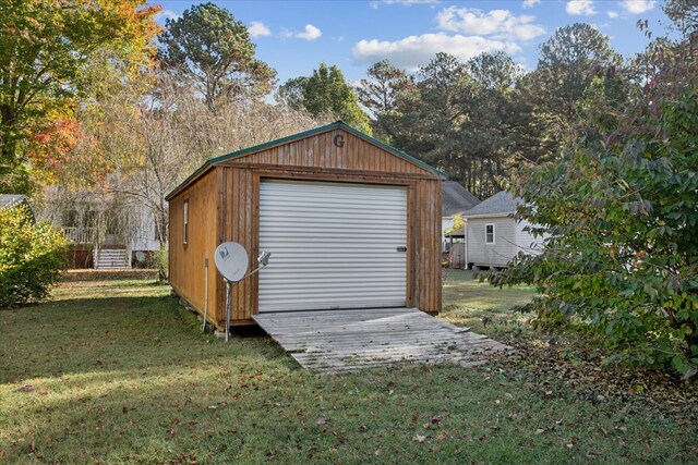 view of detached garage