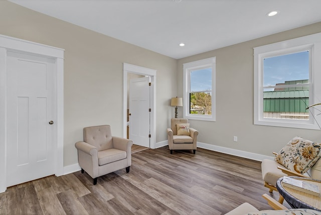 living area featuring recessed lighting, baseboards, and wood finished floors